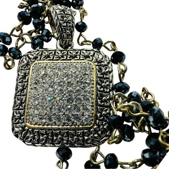 DAZZLING VINTAGE-INSPIRED LONG NECKLACE WITH CRYSTAL-ENCRUSTED PENDANT - Picture 16 of 17